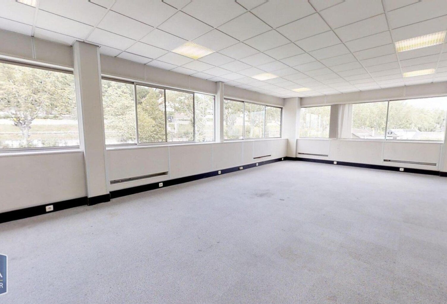 Vente bureau 4 pièces 154 m² Chambéry (73000) — photo 1