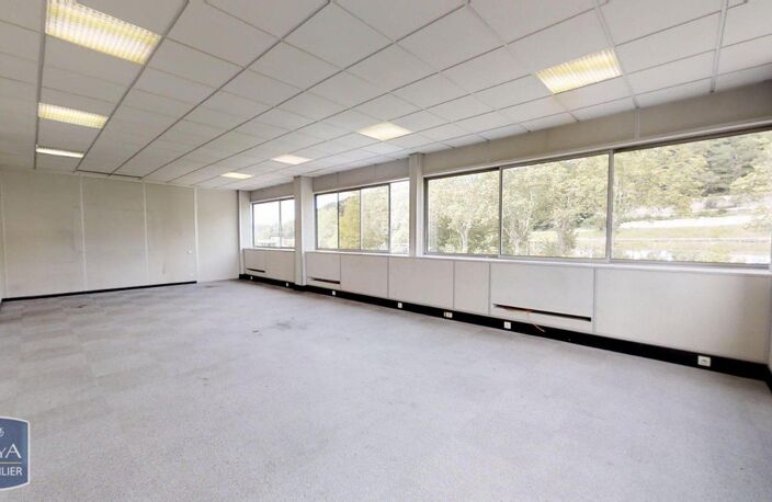 Vente bureau 4 pièces 154 m² Chambéry (73000) — photo 2