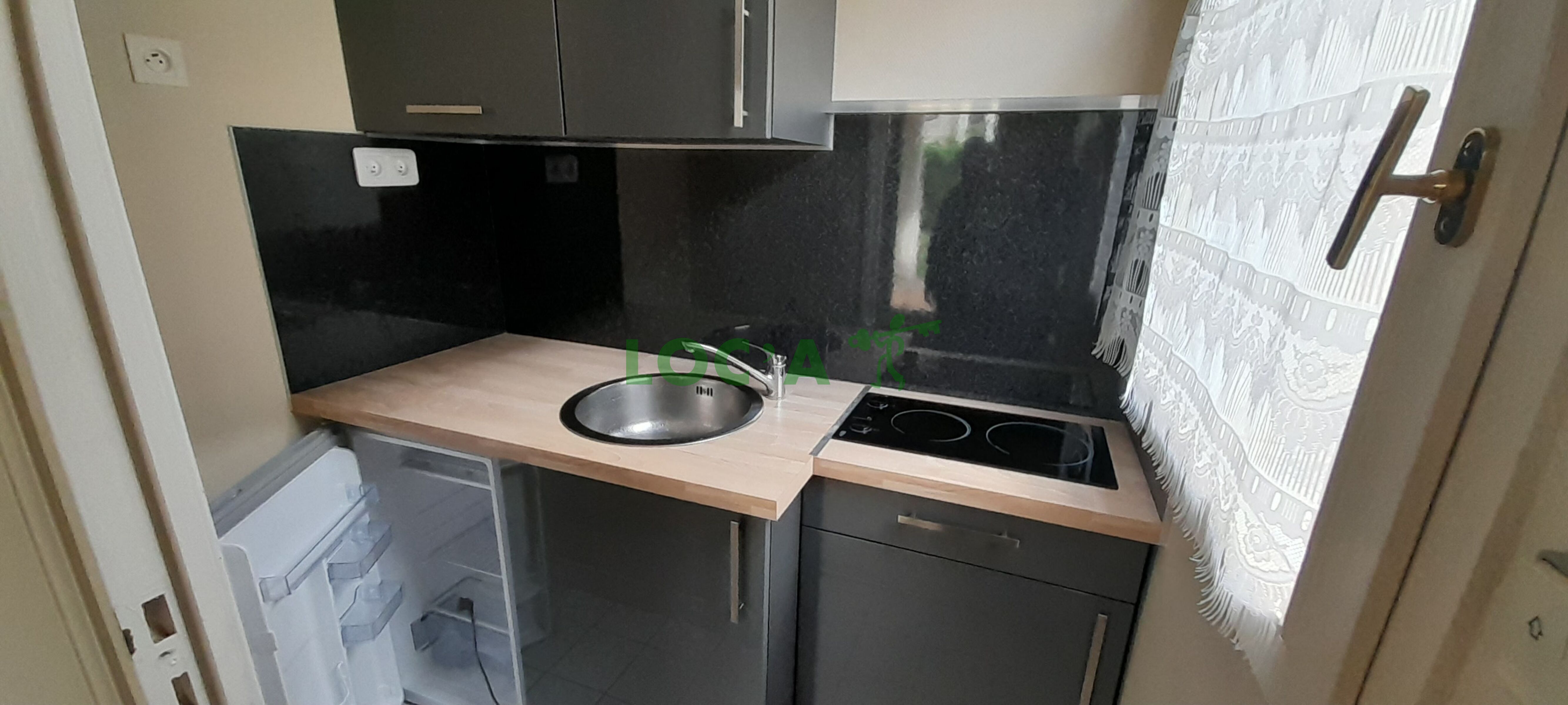 Location Studio 27 m² à Dijon 762 ¤ CC /mois