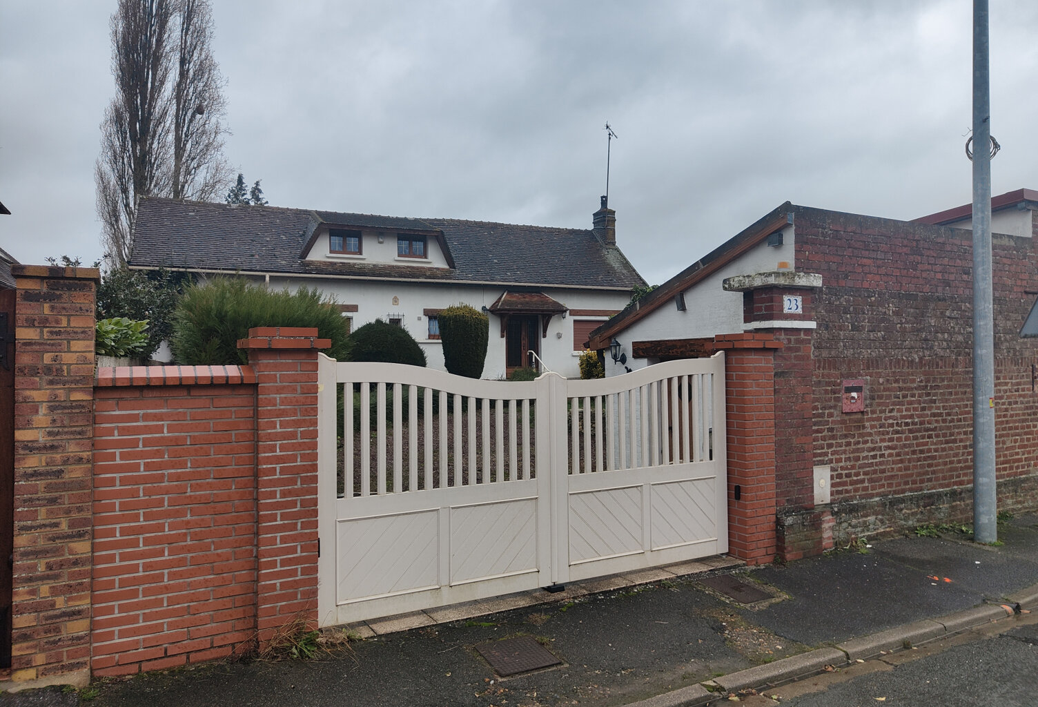 MAISON ANCIENNE REFAITE A NEUF DE 130 M2 HAB AVEC DOUBLE GAR — photo 1