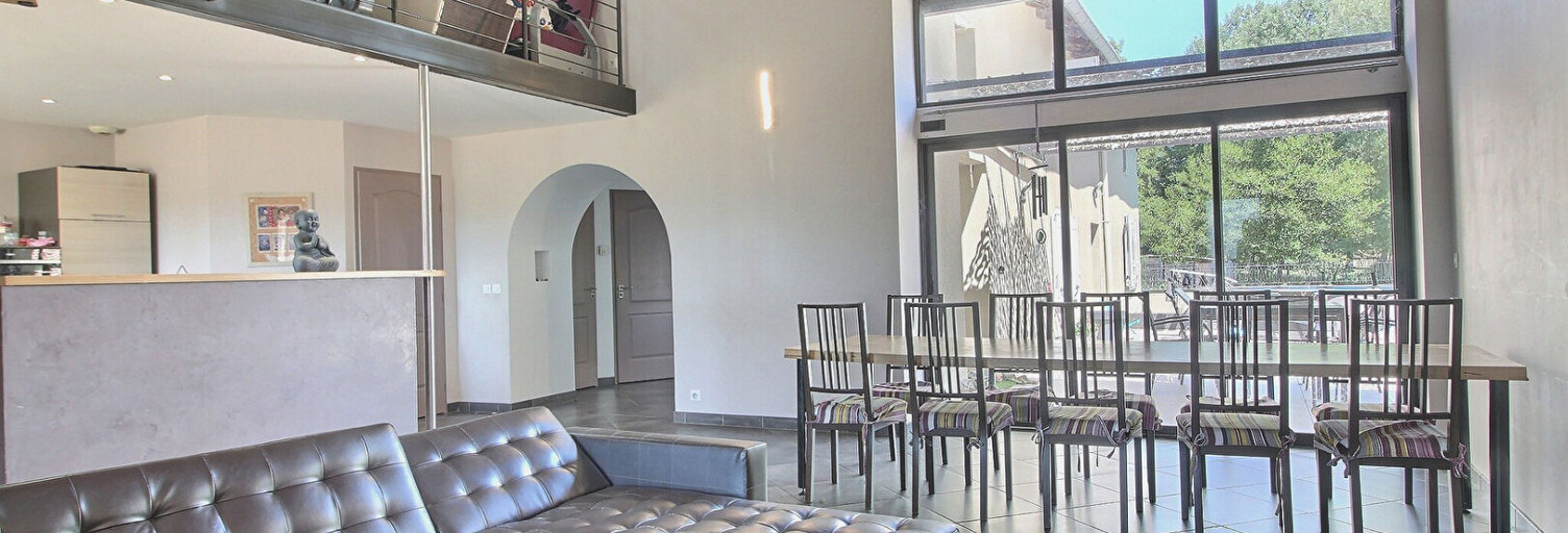 Maison 8 Pièces 233 m² à vendre à Montrond-les-Bains (42210)