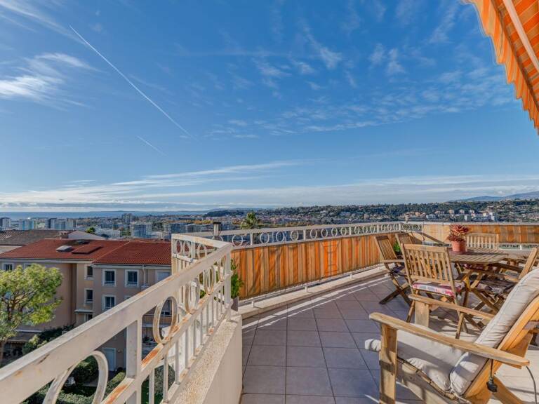 DERNIER ETAGE + GRANDE TERRASSE + VUE MER + DEUX GARAGES (un en sus du prix) — photo 1