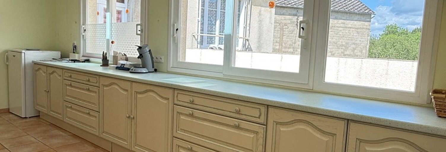 Maison 12 Pièces 300 m² à vendre à Fleurat (23320)