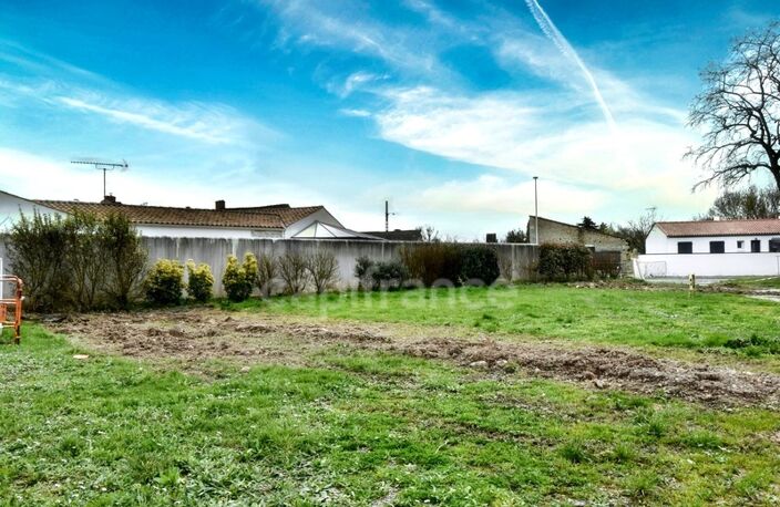 À vendre : belle parcelle à bâtir sur la commune paisible de Loiré près de Vérines (17) — photo 2