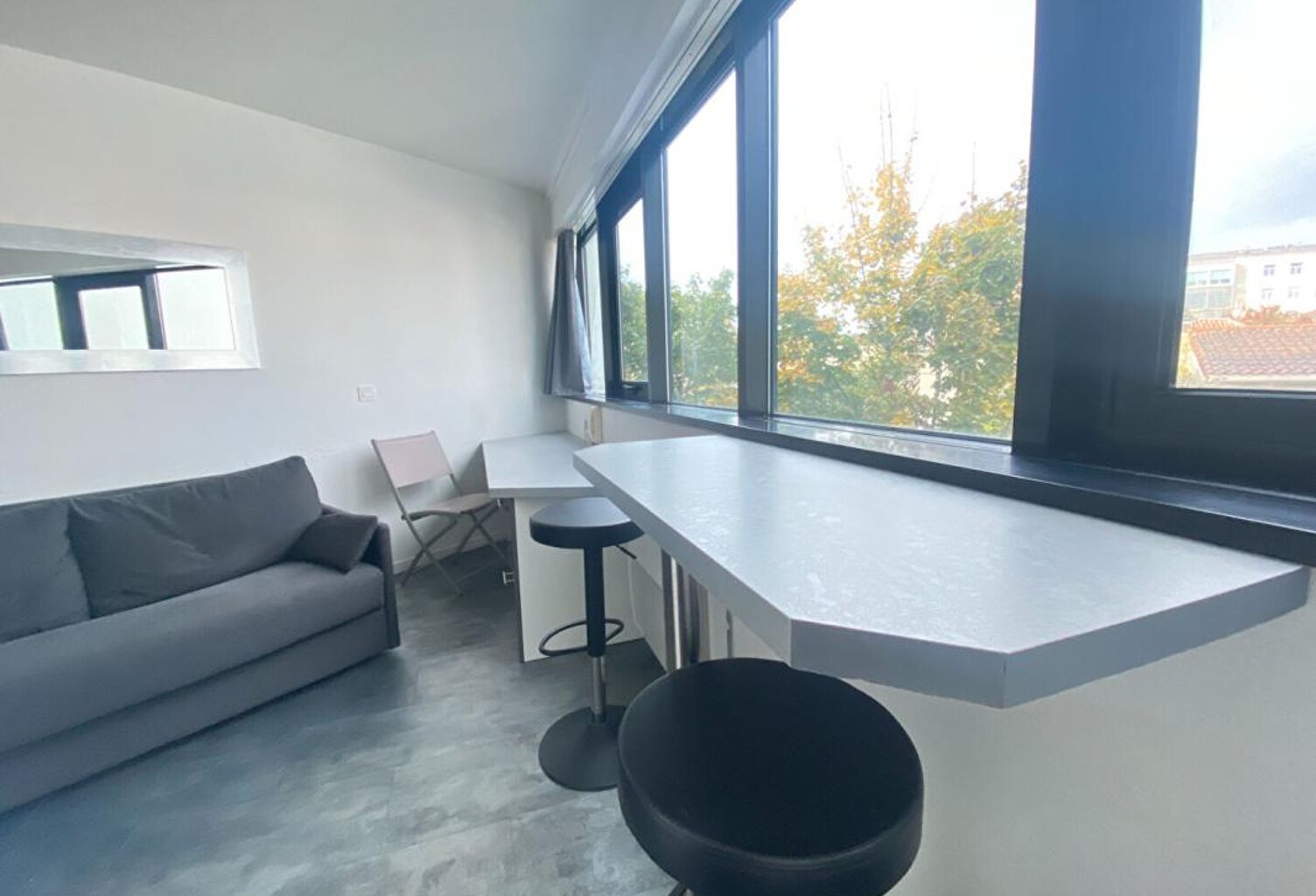 Studio très lumineux et fonctionnel quartier St Genès, Victoire, Nansouty — photo 1