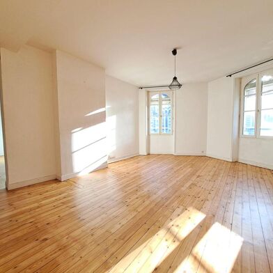 Appartement 4 pièces 990 €