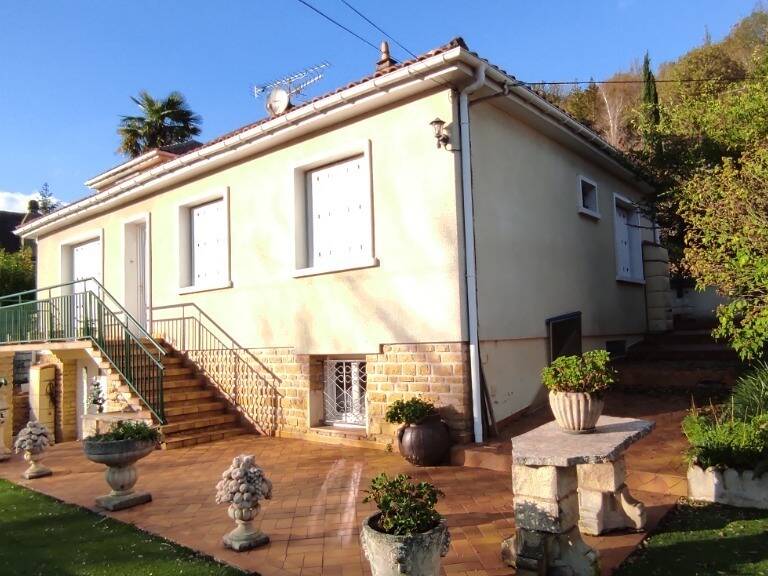 A SAISIR ! JOLIE MAISON DE 121 M² SH TBE, 4 CHAMBRES + STUDIO MEUBLÉ + VERANDA  ET GARAGE LE TOUT SUR 627 M² DE TERRAIN CLOS. — photo 1