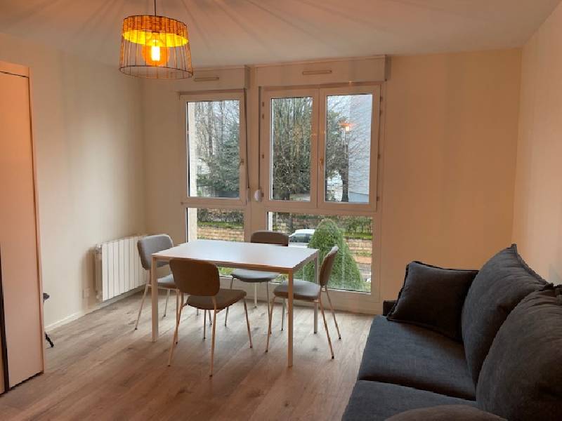 Location Studio 28 m² à Dijon 592 ¤ CC /mois