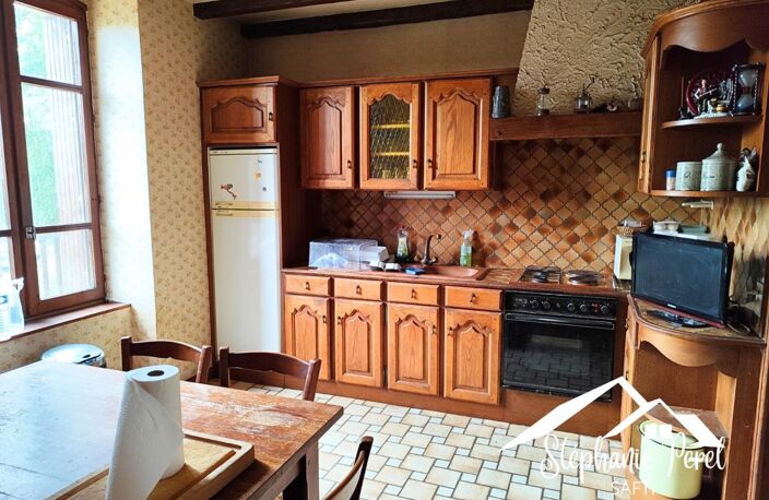Maison familiale ou projet locatif : 215 m² de potentiel à explorer à Bugeat ! — photo 2