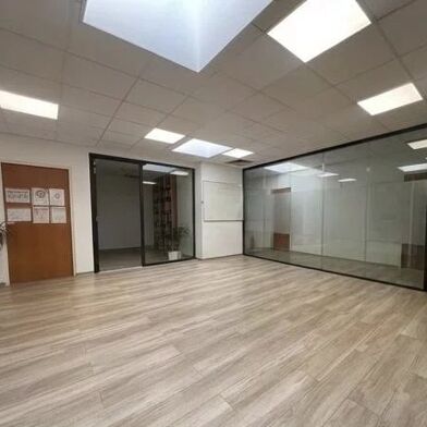 Bureau 9 pièces 409500 €