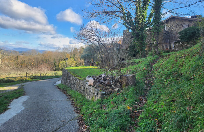 Maison de hameau en pierre sur un terrain attenant de 200 m2 — photo 2