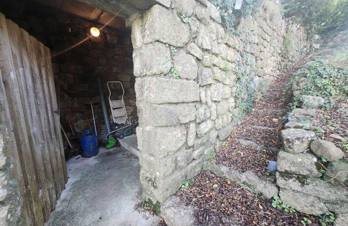 Maison de hameau en pierre sur un terrain attenant de 200 m2 — photo 4