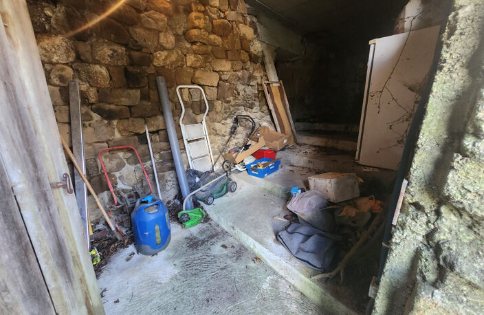 Maison de hameau en pierre sur un terrain attenant de 200 m2 — photo 5