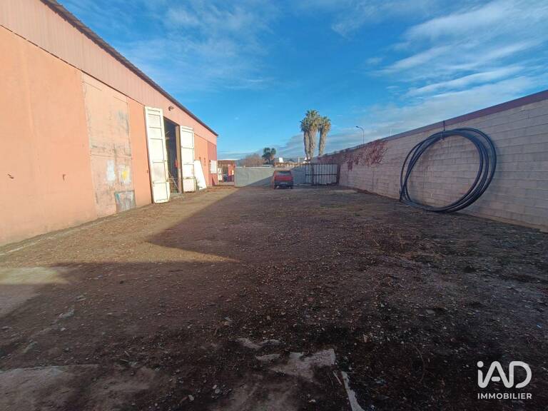 Vente Hangar 325 m&sup2; — photo 1