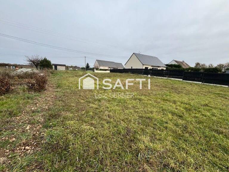 Terrain constructible 623 m² à Chargé  À quelques minutes d'Amboise — photo 1