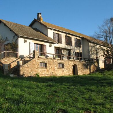 Maison 8 pièces 1200 €