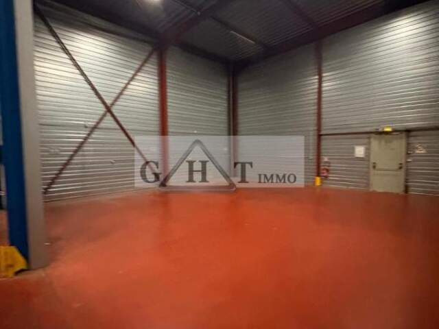 Local d'activités 930m2 + Terrains 1000m2 à vendre CONFLANS — photo du bien
