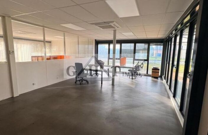 Local d'activités 930m2 + Terrains 1000m2 à vendre CONFLANS — photo 3