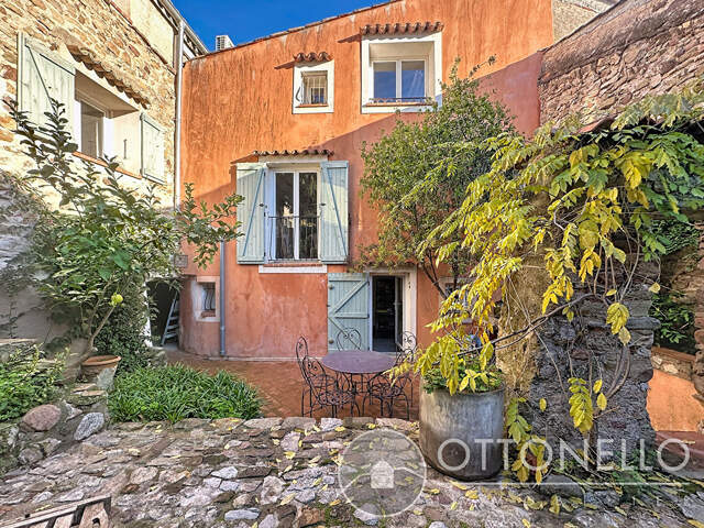 Maison de village 7 pièces de 191 m2 à Roquebrune-sur-Argens avec cour intérieure — photo du bien