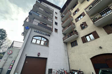 Garage  76 €