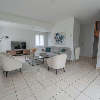 Maison 5 pièces 1300 €