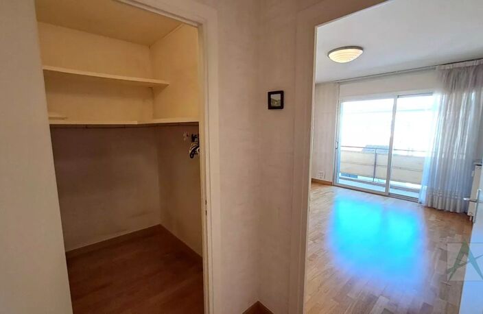 CHAMBERY- T3 avec balcon et parking — photo 2