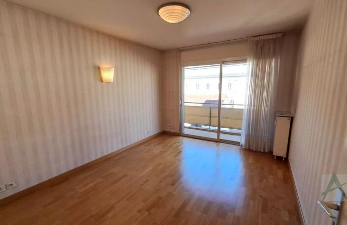 CHAMBERY- T3 avec balcon et parking — photo 3