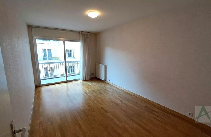 CHAMBERY- T3 avec balcon et parking — photo 4
