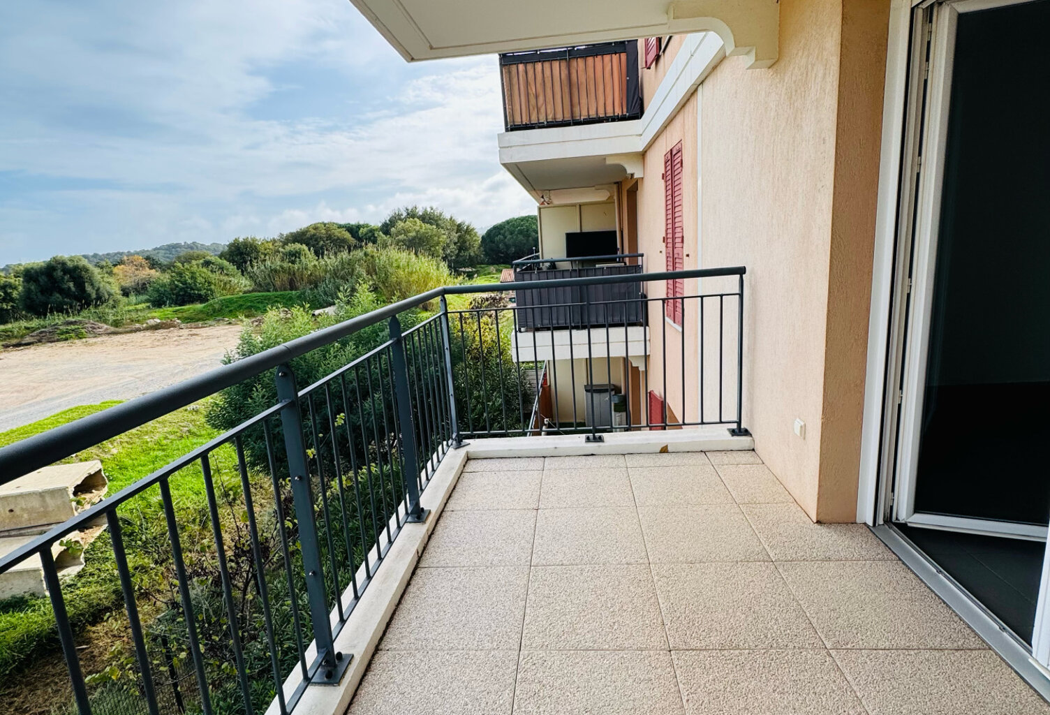 Studio 28 m2 avec balcon , parking et cave  -BORMES LES MIMO — photo 1