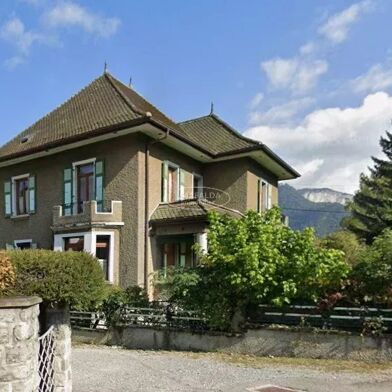 Maison 6 pièces 549000 €