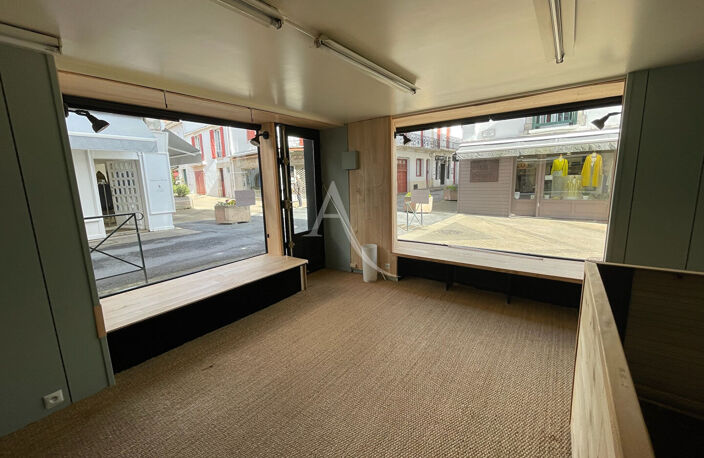 Local Commercial 32 m² Centre ville Saint Jean de Luz — photo 4