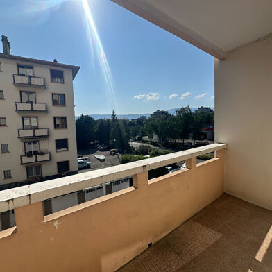 Appartement 3 pièces 976 €