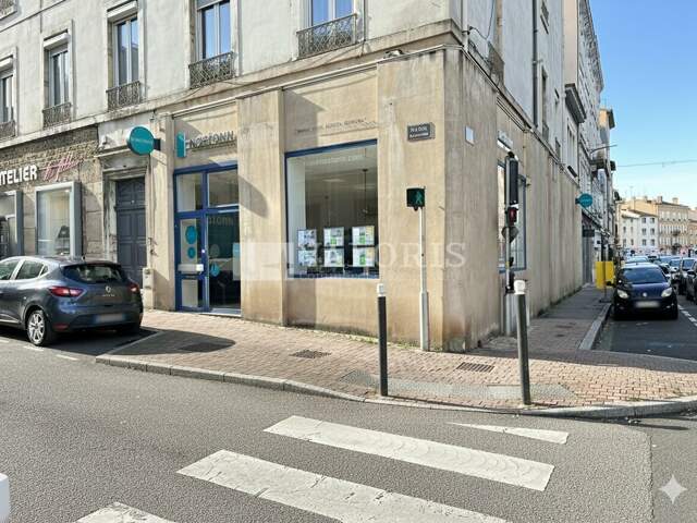 LOCAL COMMERCIAL à LOUER — photo du bien