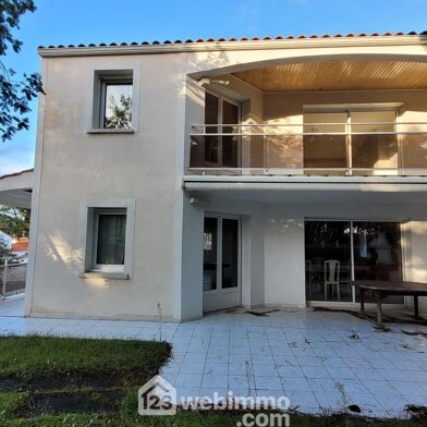 Maison 8 pièces 399800 €