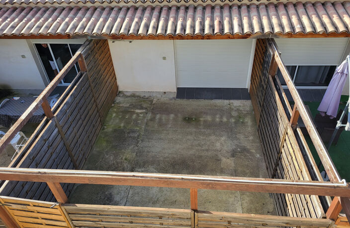 STUDIO MEUBLÉ AVEC UNE MEZZANINE — photo 3