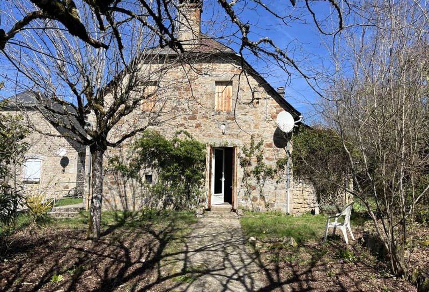 Maison en pierre de 6 pièces principales — photo 1