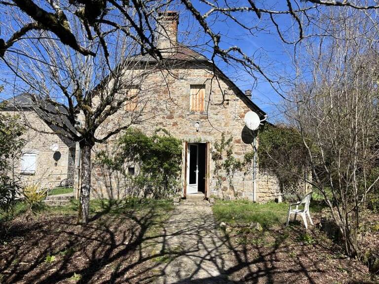 Maison en pierre de 6 pièces principales — photo 1