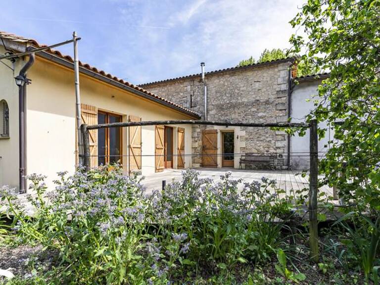 Maison en pierre de 6 pièces principales — photo 1