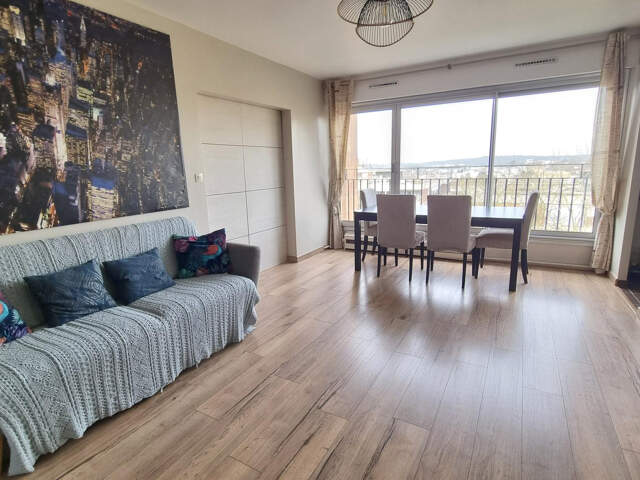 Spacieux et lumineux F4 avec vue dégagée, balcon, cave, 2 pa — photo du bien