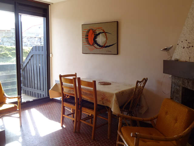 STUDIO AVEC TERRASSE FACE AUX PISTES DE SKI — photo du bien