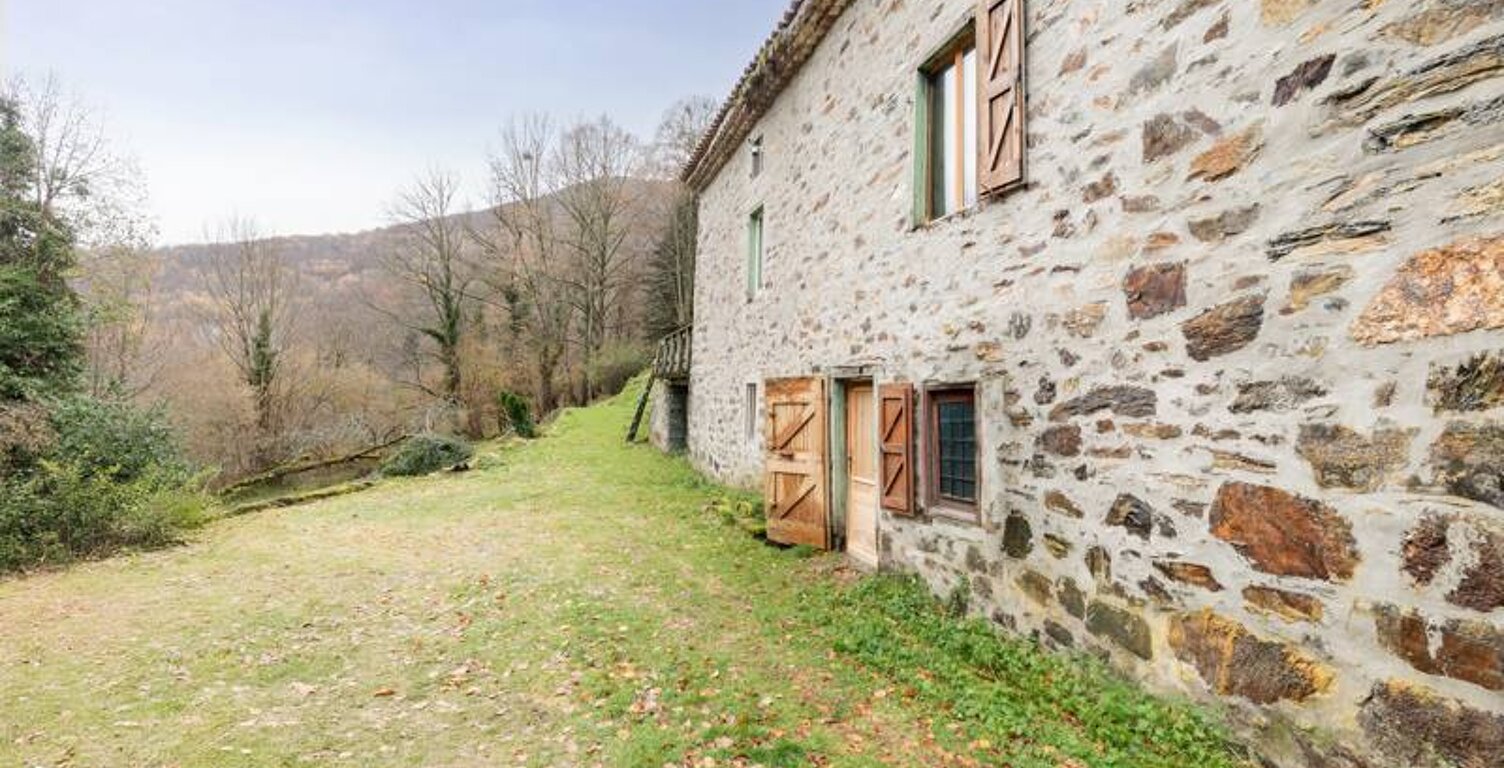Maison en pierre de 5 pièces principales — photo 1