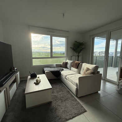 Appartement 3 pièces 825 €