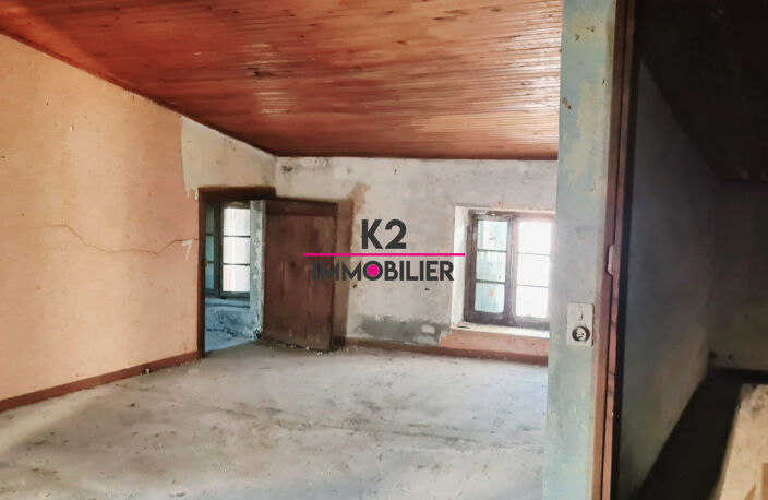 IMMEUBLE - MAISON DE VILLAGE - A RESTAURER - 144 M² + CAVES — photo 2