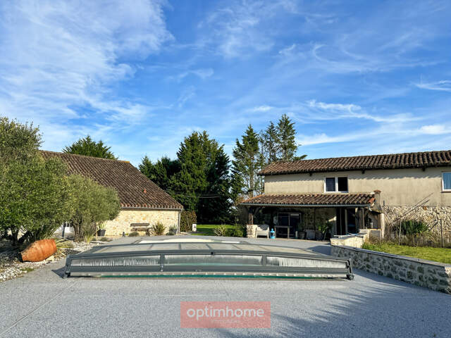 Authentique maison Landaise en pierre avec piscine couverte, dépendances et jardin — photo du bien