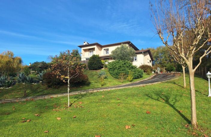 Belle maison unique avec jusqu'à 6 chambres, , 3 terrasse, garage,piscine, grand jardin de 2 280m2. Idéal pour une chambre d'hôtes — photo 2