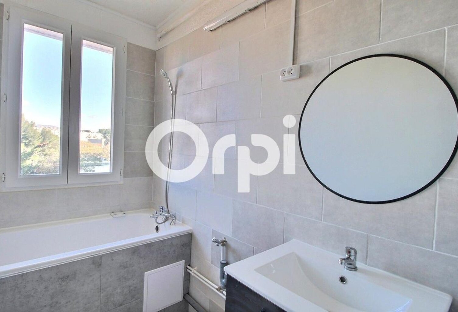 APPARTEMENT T3 TRAVERSANT - DERNIER ETAGE - 13010 MARSEILLE - LA SAUVAGERE - — photo 1