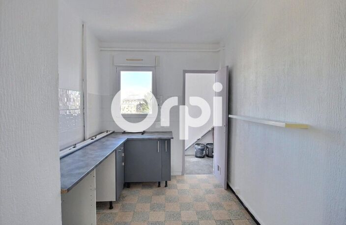 APPARTEMENT T3 TRAVERSANT - DERNIER ETAGE - 13010 MARSEILLE - LA SAUVAGERE - — photo 4
