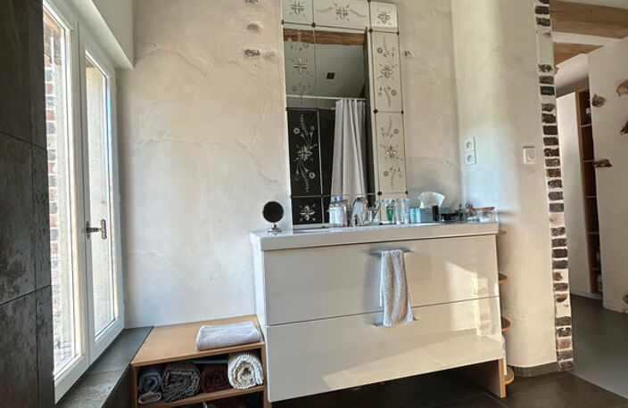Propriété de charme sur 2 300 m² de terrain arboré sans vis-à-vis offrant calme espace et potentiel exceptionnel CHAMPCEVRAIS (89) — photo 4