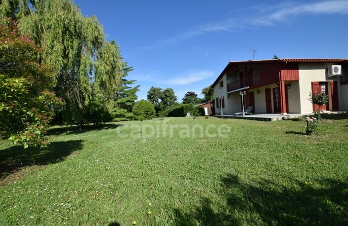 Maison 4 chambres - garage - dépendances - terrain clos 7079m2 à MARMANDE (47) — photo 2
