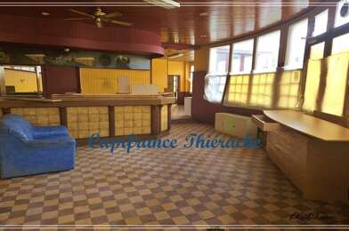 Immeuble  83000 €